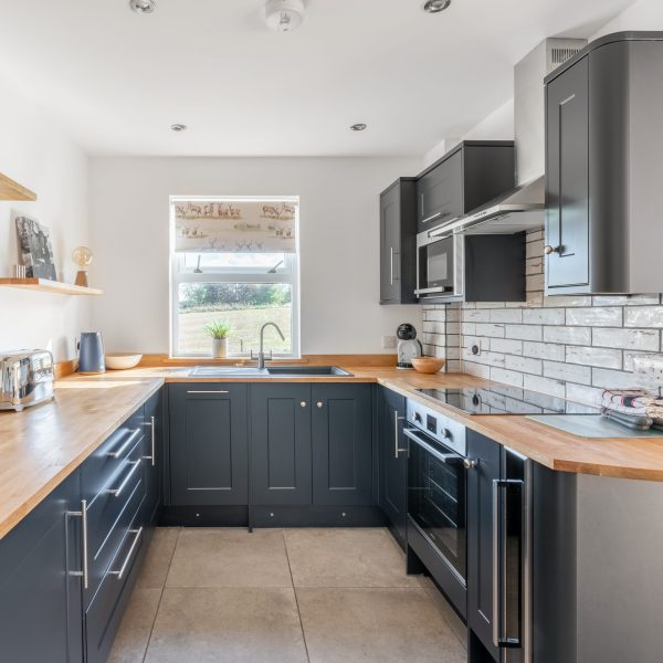 Pet Friendly 4 Night Stay at Balbinny Luxury Self Catering Accommodation #2 (from 16th June)